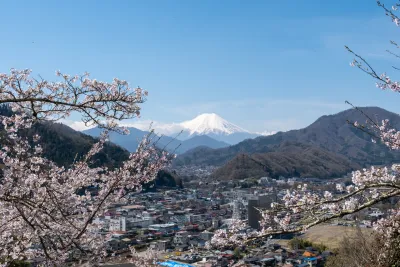 Mt Iwadono: Cherry blossom hike from Otsuki station