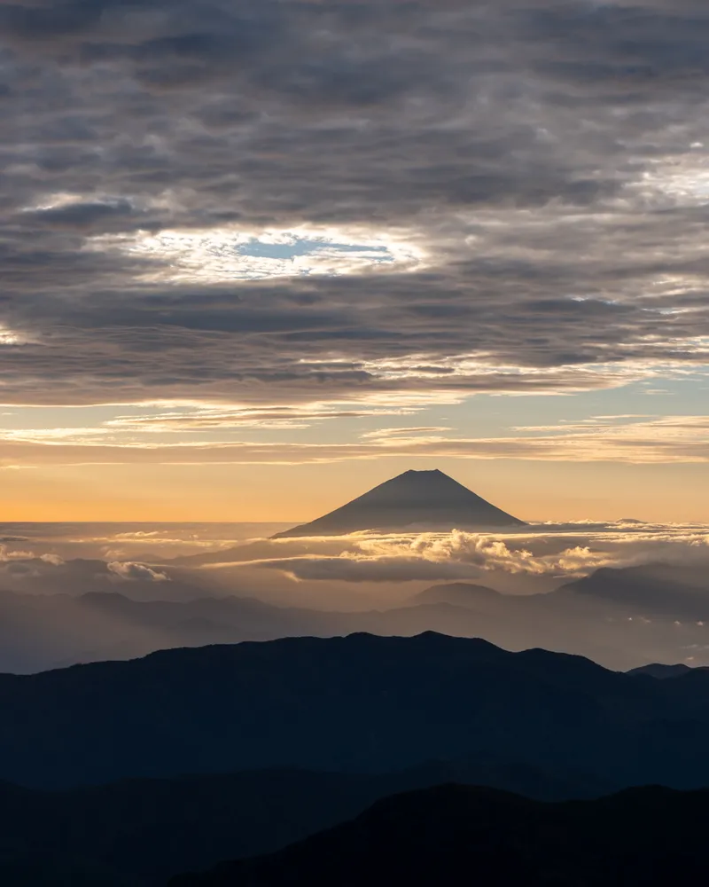 Mt Kita and Mt Aino: Views of Mt Fuji