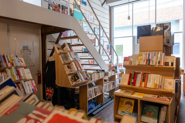 Kuramae's book stores: Tomei and Readin' Writin'