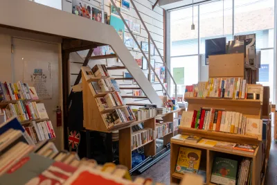 Kuramae's book stores: Tomei and Readin' Writin'