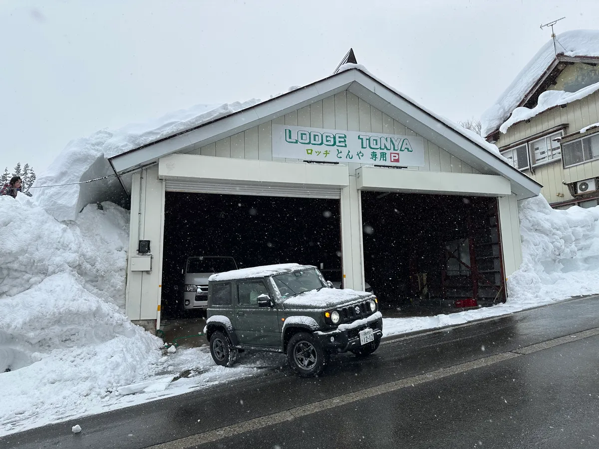 Can you fit a snowboard in a Jimny?