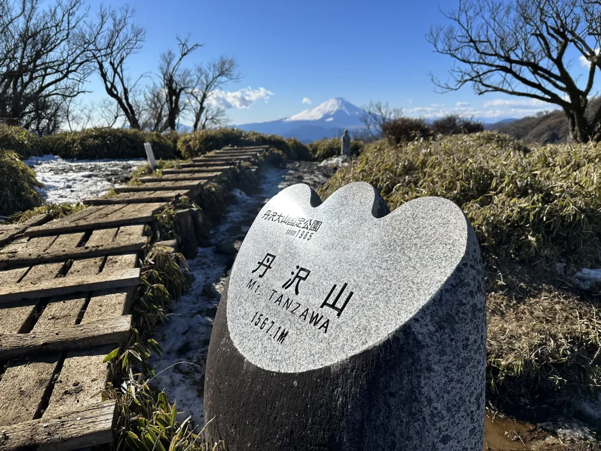 The peak marker at Mt Tanzawa with Mt Fuji in the background