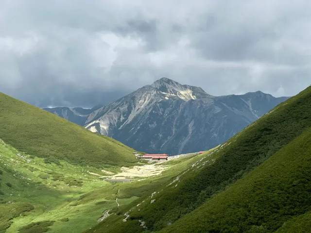 Mt Washiba and Mt Suisho: a 3-day hut-to-hut hike in the Northern Alps